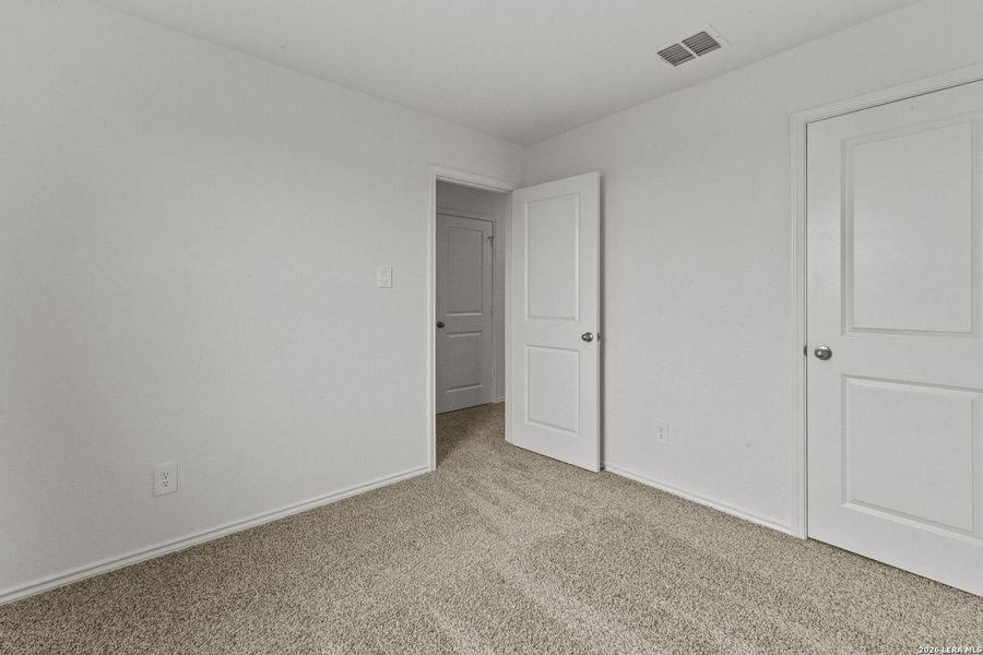 Spacious, unfurnished interior of a new home in Avenida, Converse (Image 32).