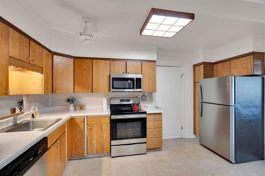 Furnished interior view inside a new home in , Itasca (Image 14).