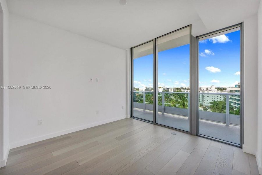 Spacious, unfurnished interior of a new home in , Bay Harbor Islands (Image 12).
