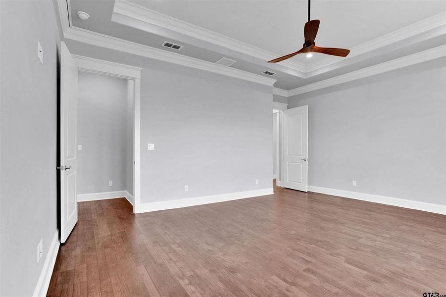 Spacious, unfurnished interior of a new home in , Hideaway (Image 37).