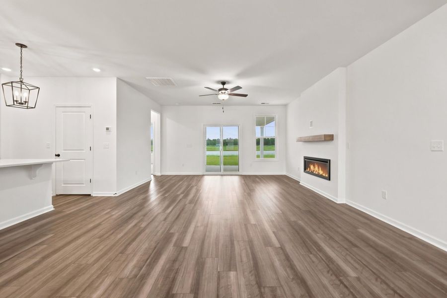 Spacious, unfurnished interior of a new home in Edgefield, Loris (Image 18).