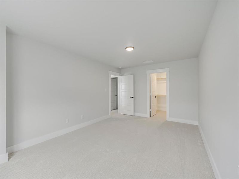 Spacious, unfurnished interior of a new home in , Sherman (Image 21).