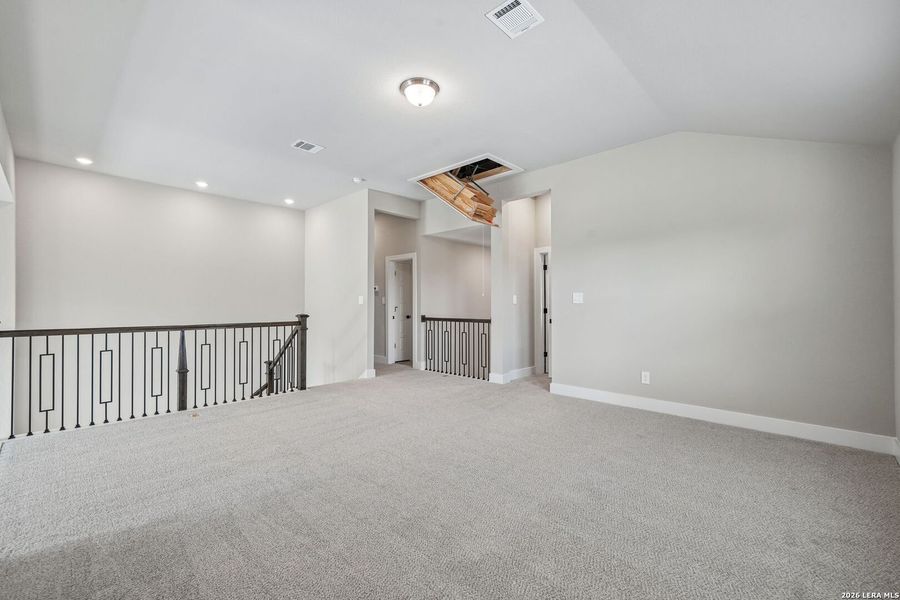 Spacious, unfurnished interior of a new home in Fox Falls, Boerne (Image 22).