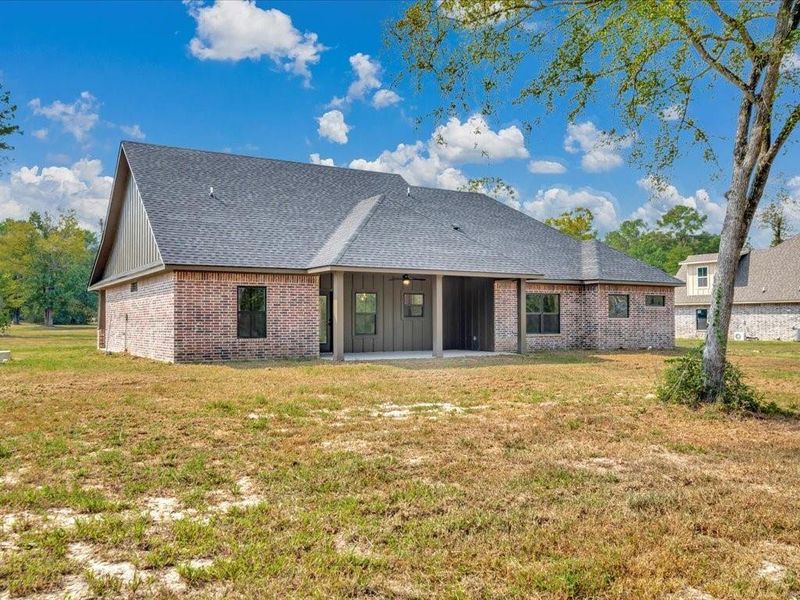 Exterior details and patio area of a home in , Diboll (Image 27).