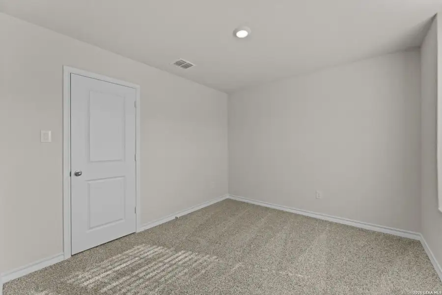 Spacious, unfurnished interior of a new home in Laurel Vistas, San Antonio (Image 32).