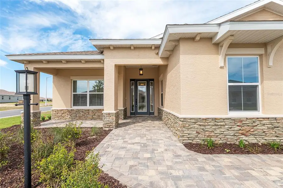 Exterior details and patio area of a home in , Ocala (Image 4).