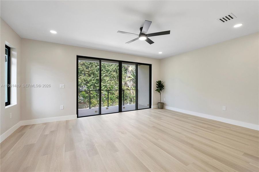 Spacious, unfurnished interior of a new home in , Fort Lauderdale (Image 44).