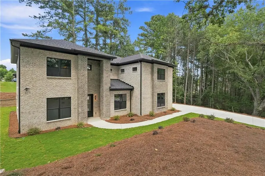 Exterior details and patio area of a home in , Fairburn (Image 3).