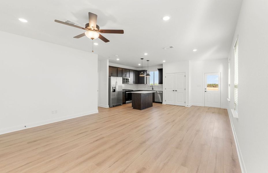 Spacious, unfurnished interior of a new home in Patterson Ranch, Georgetown (Image 33).