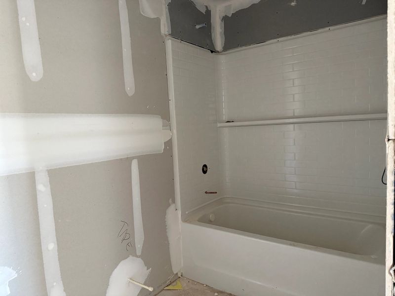 Elegant 2nd bathroom, shared between secondary bedrooms