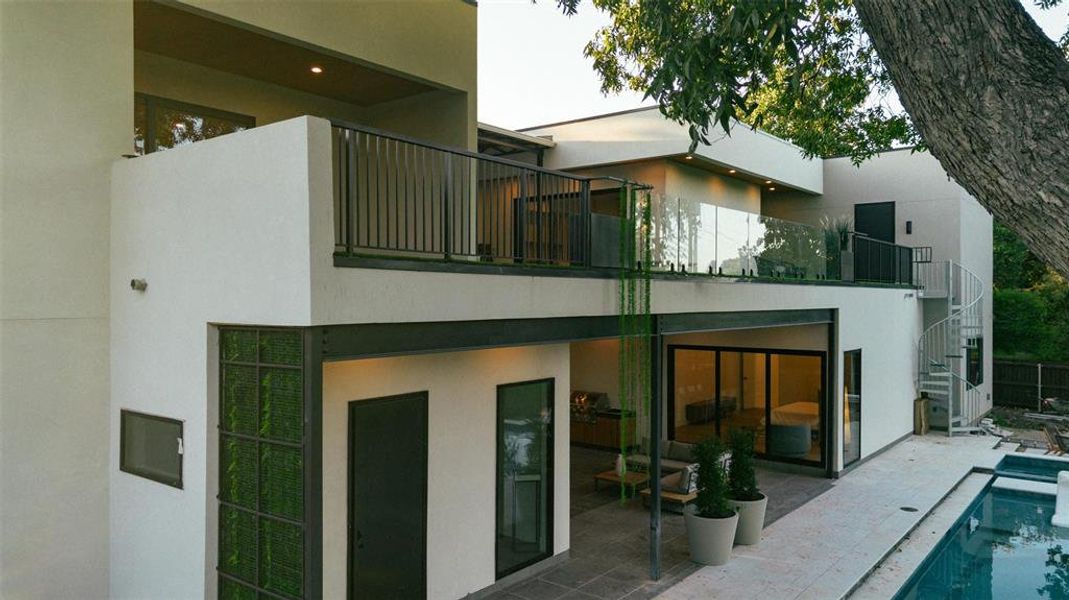 Exterior details and patio area of a home in , Dallas (Image 28).