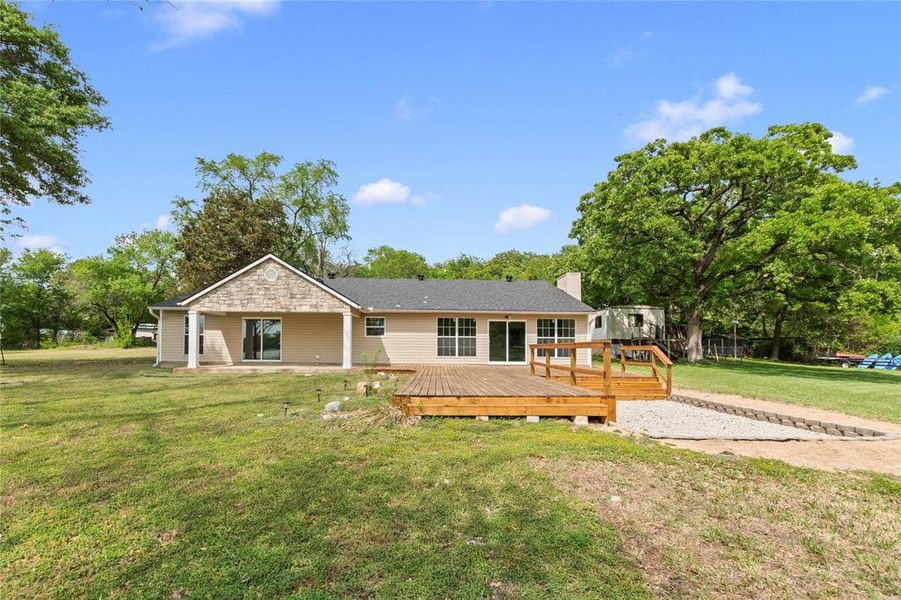 Exterior details and patio area of a home in , Gun Barrel City (Image 18).