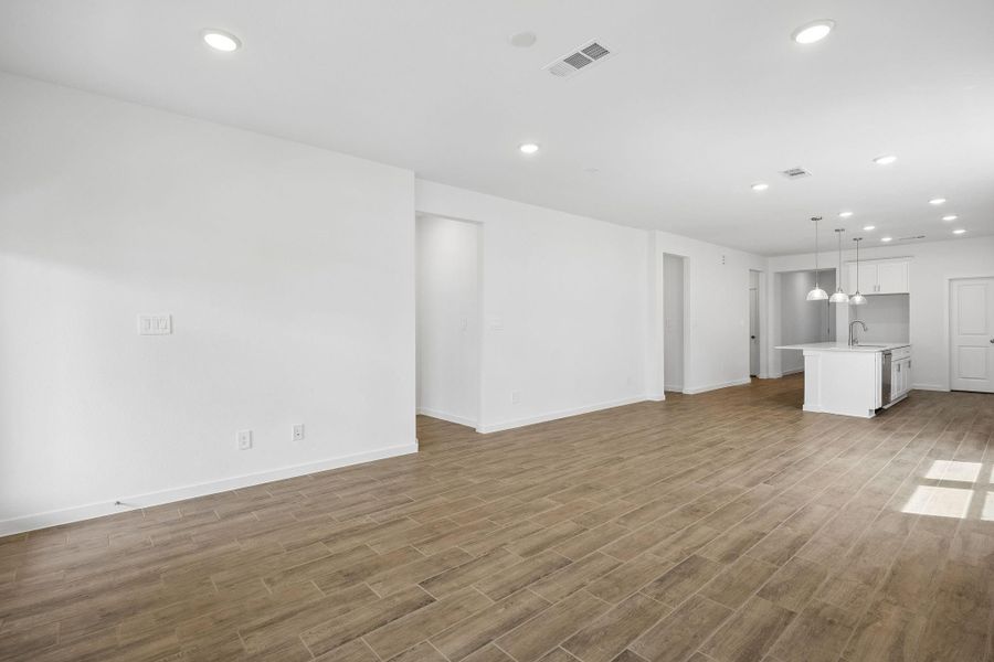 Spacious, unfurnished interior of a new home in Montgomery Bend, Montgomery (Image 25).