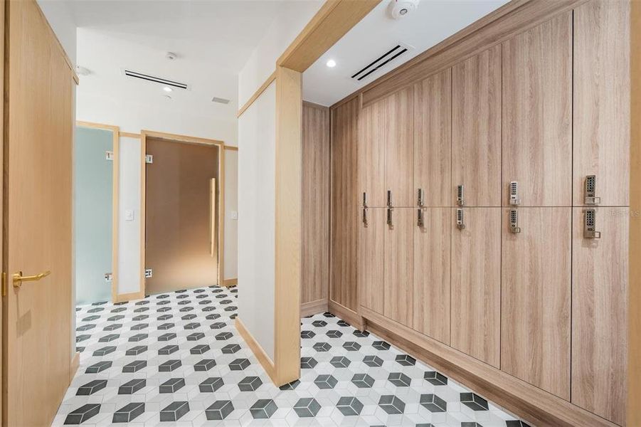 Spacious, unfurnished interior of a new home in The Ritz-Carlton Residences, Tampa (Image 23).