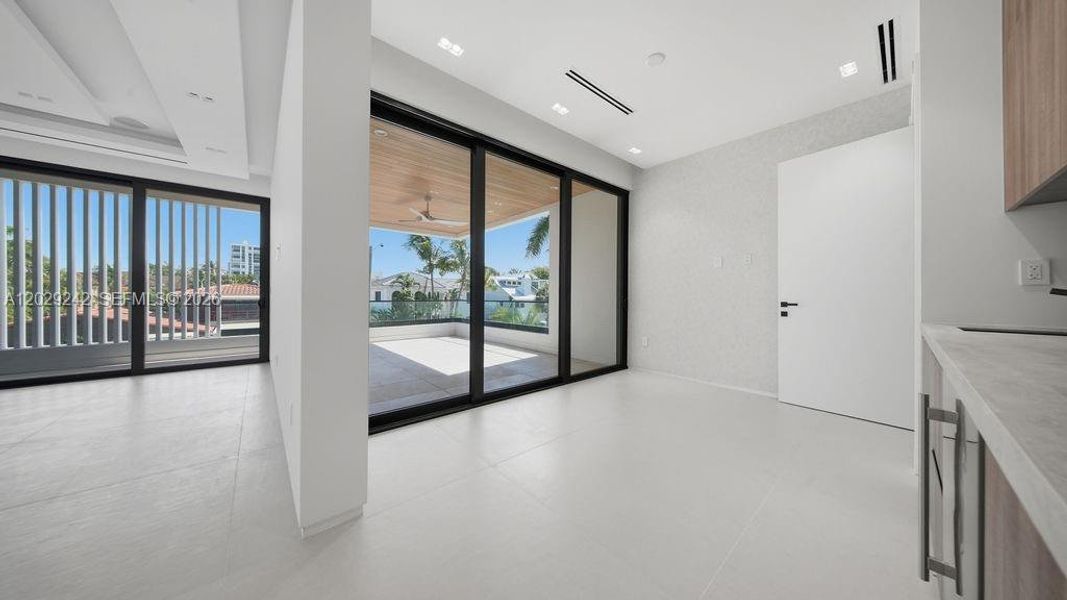 Spacious, unfurnished interior of a new home in , Fort Lauderdale (Image 66).