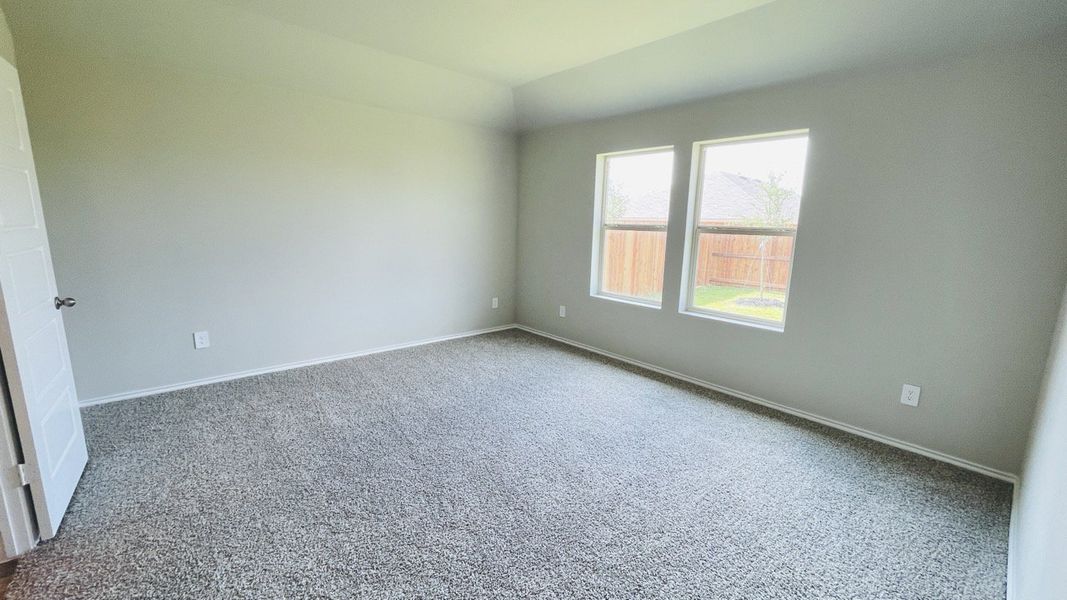 Spacious, unfurnished interior of a new home in Sunnycreek, Fort Worth (Image 14).