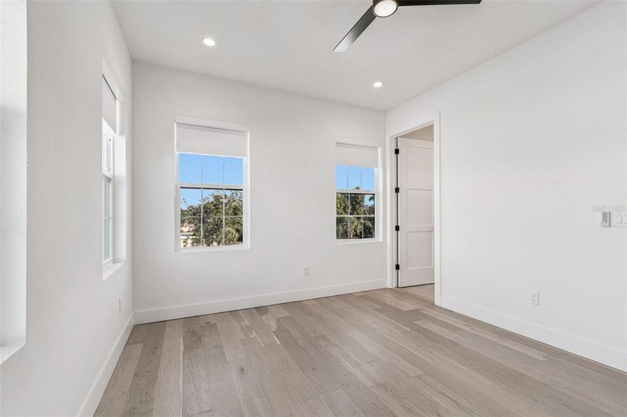 Spacious, unfurnished interior of a new home in , St. Petersburg (Image 34).