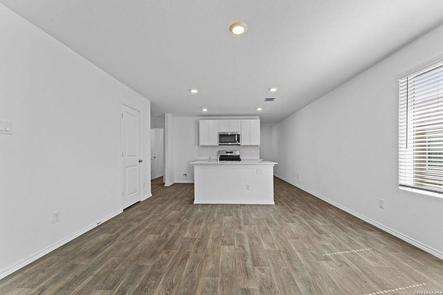 Spacious, unfurnished interior of a new home in Preserve at Medina, Von Ormy (Image 9).
