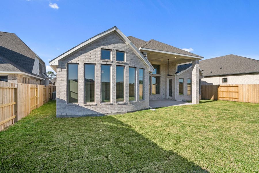 Exterior details and patio area of a home in The Meadows at Imperial Oaks 60', Conroe (Image 23).