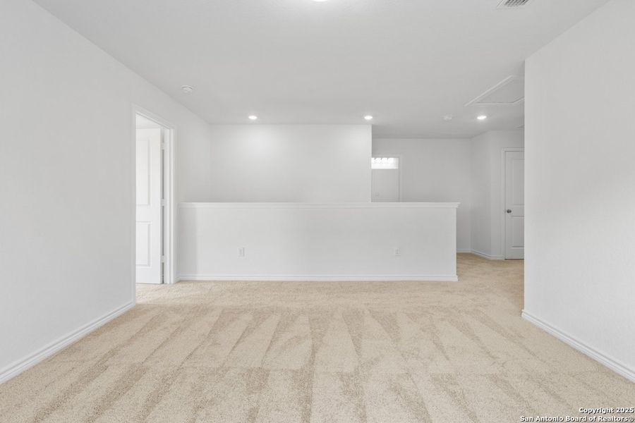 Spacious, unfurnished interior of a new home in Southton Cove, San Antonio (Image 10).