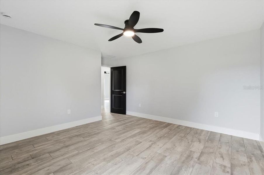 Spacious, unfurnished interior of a new home in , Auburndale (Image 37).