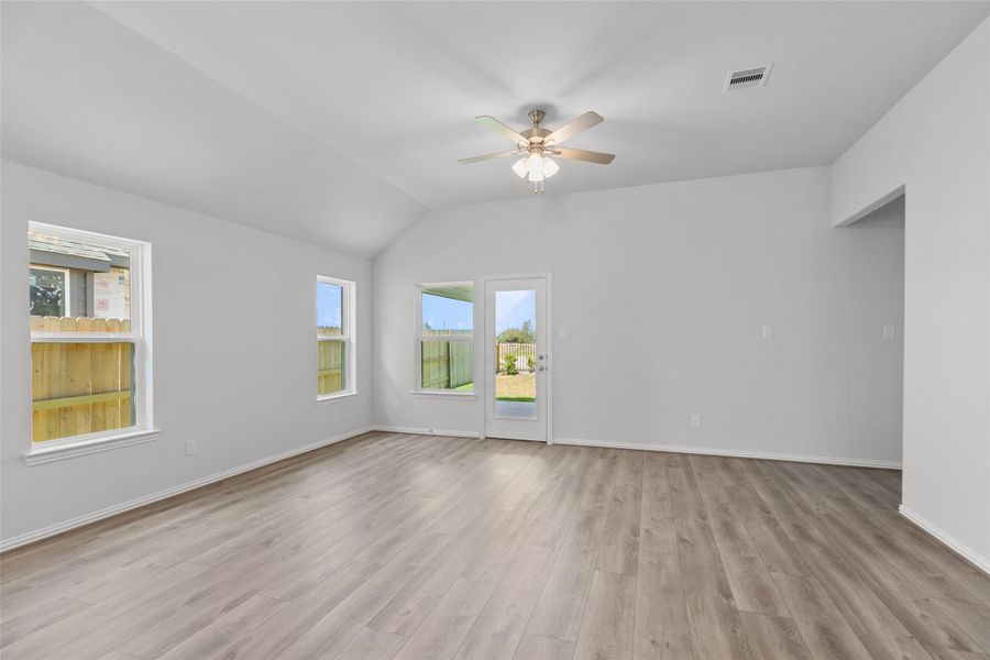 Spacious, unfurnished interior of a new home in Azalea, Katy (Image 31). Spacious, unfurnished interior of a new home in Azalea, Katy (Image 31).