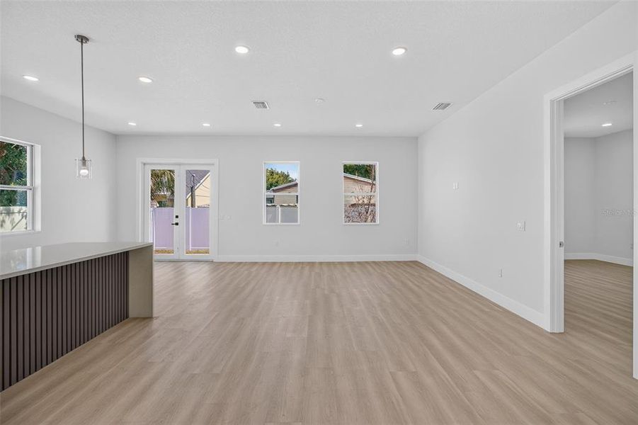 Spacious, unfurnished interior of a new home in , Pinellas Park (Image 35).