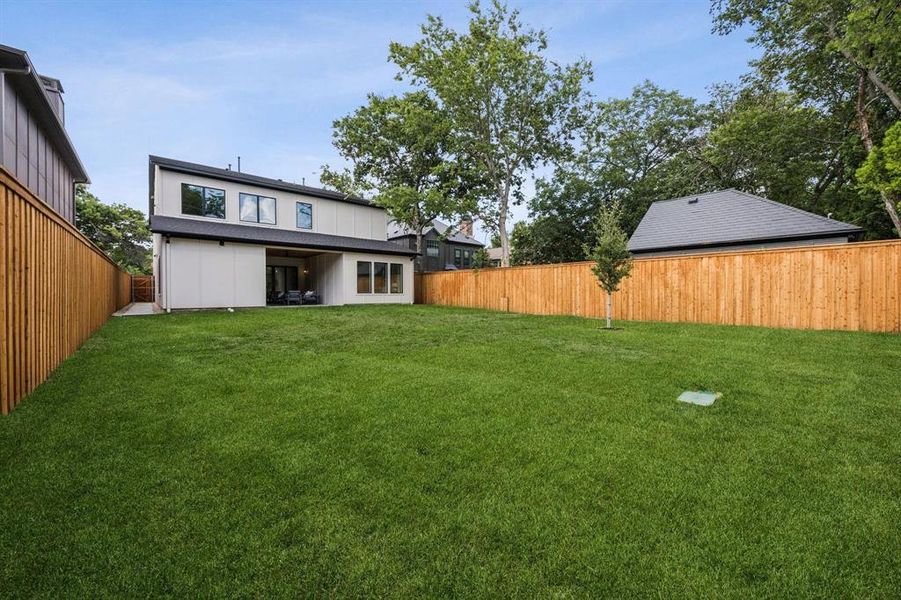 Exterior details and patio area of a home in , Dallas (Image 2).