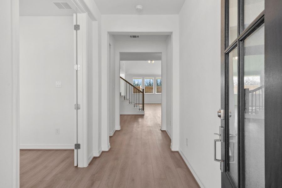 Spacious, unfurnished interior of a new home in Westland Ranch, League City (Image 10).