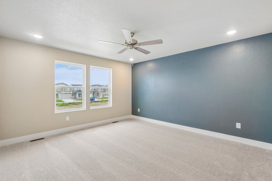 Spacious, unfurnished interior of a new home in The Trails at Aspen Ridge, Colorado Springs (Image 39).