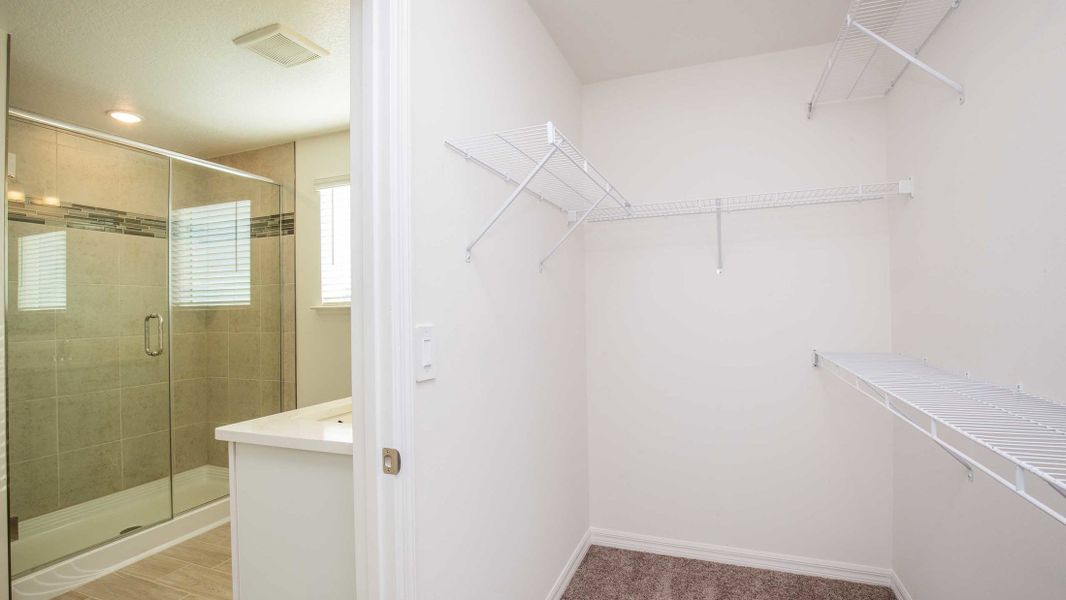 Representative unfurnished interior of a home built from the Glendale by Maronda Homes in Crosswinds, Haines City (Image 10).