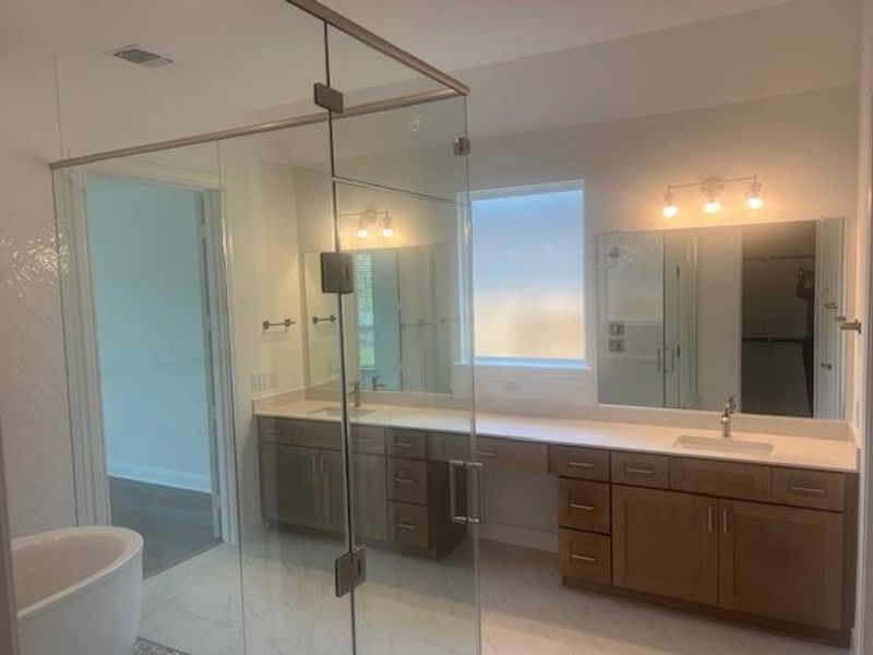 Furnished interior view inside a new home in Valencia, Manvel (Image 4).