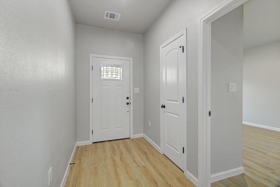 Spacious, unfurnished interior of a new home in , Beaumont (Image 28).