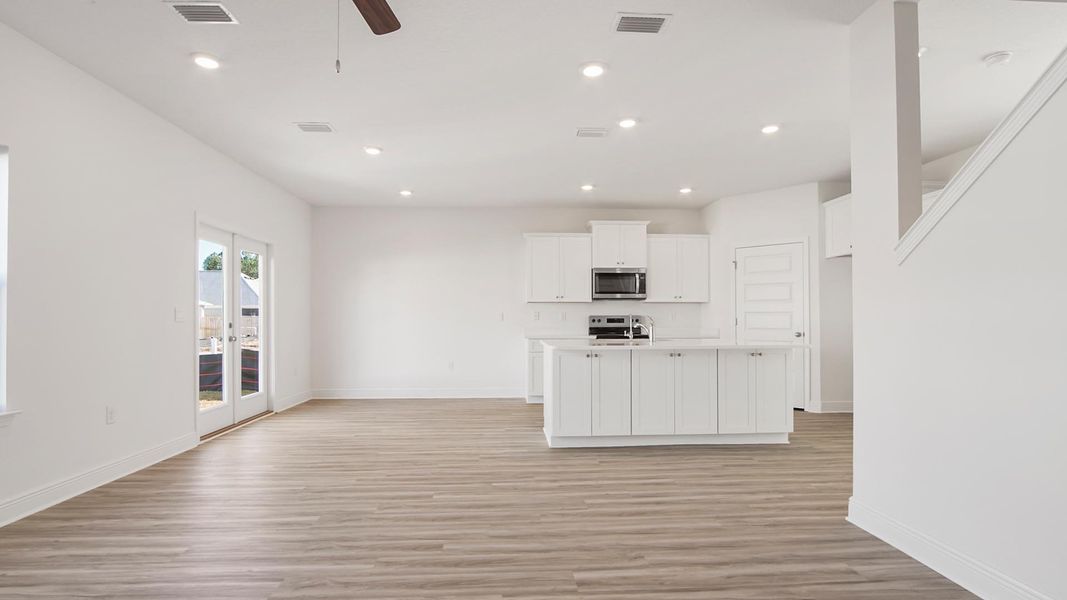 Spacious, unfurnished interior of a new home in Bayside at Ward Creek, Panama City Beach (Image 20).