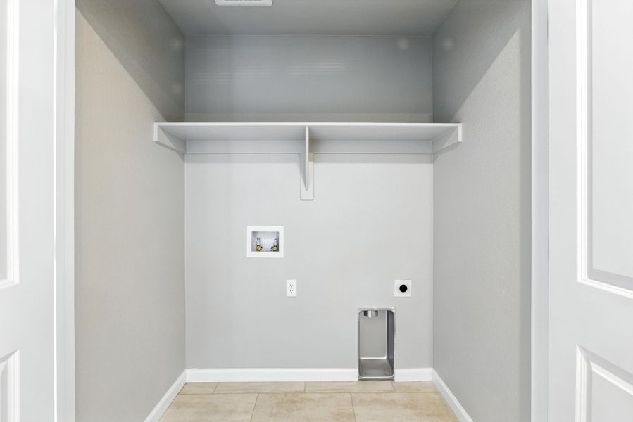 Spacious, unfurnished interior of a new home in Pintail Commons at Johnstown Village, Johnstown (Image 9).