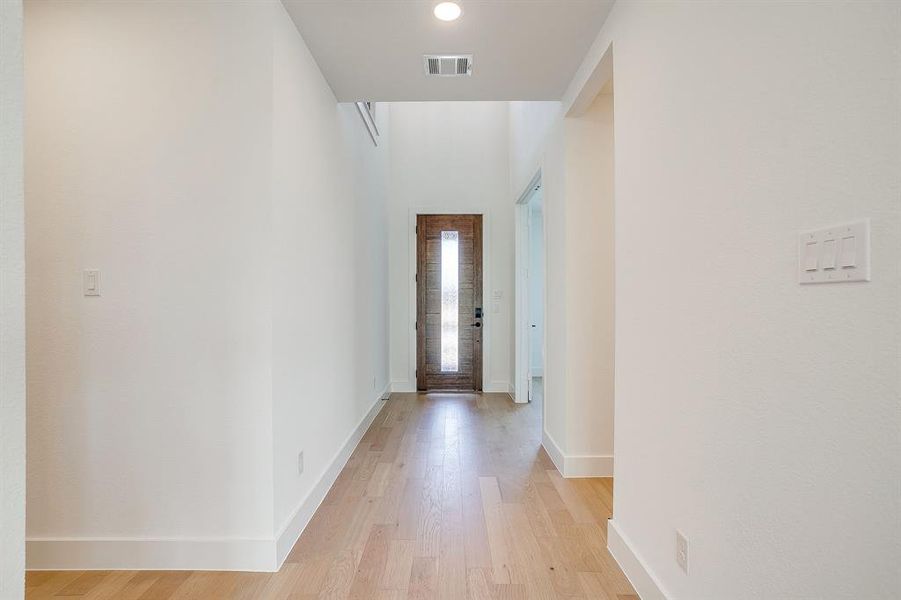 Spacious, unfurnished interior of a new home in Pecan Grove, Burleson (Image 22).