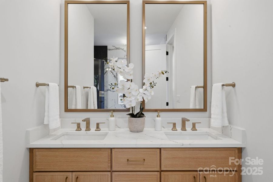 Image 43 of a home in .