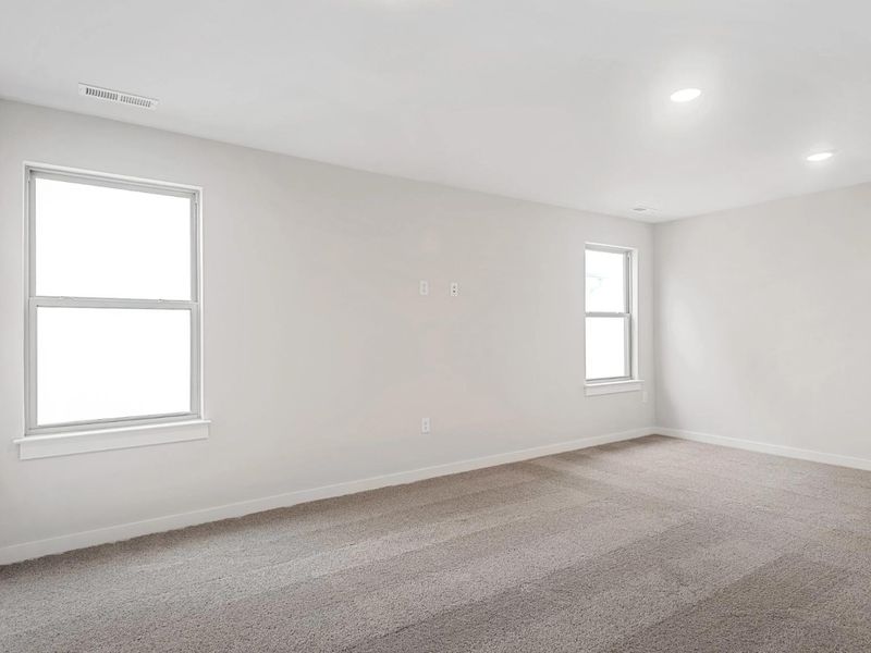 Spacious, unfurnished interior of a new home in Calista Farms, White House (Image 31).