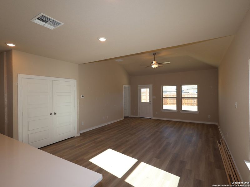 Spacious, unfurnished interior of a new home in Winding Brook, San Antonio (Image 16).