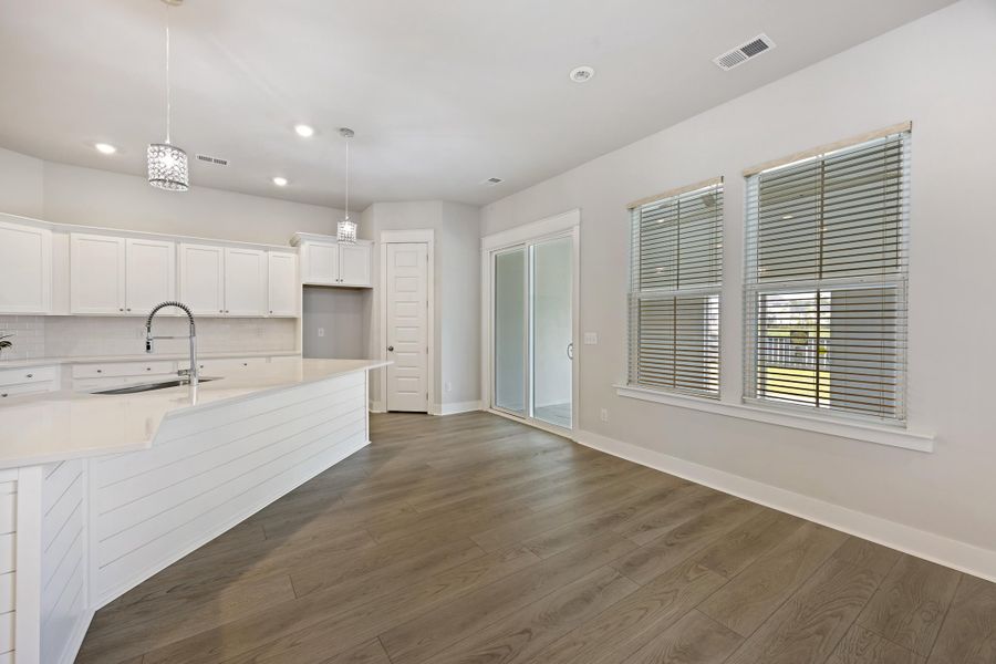 Spacious, unfurnished interior of a new home in , Summerville (Image 47).