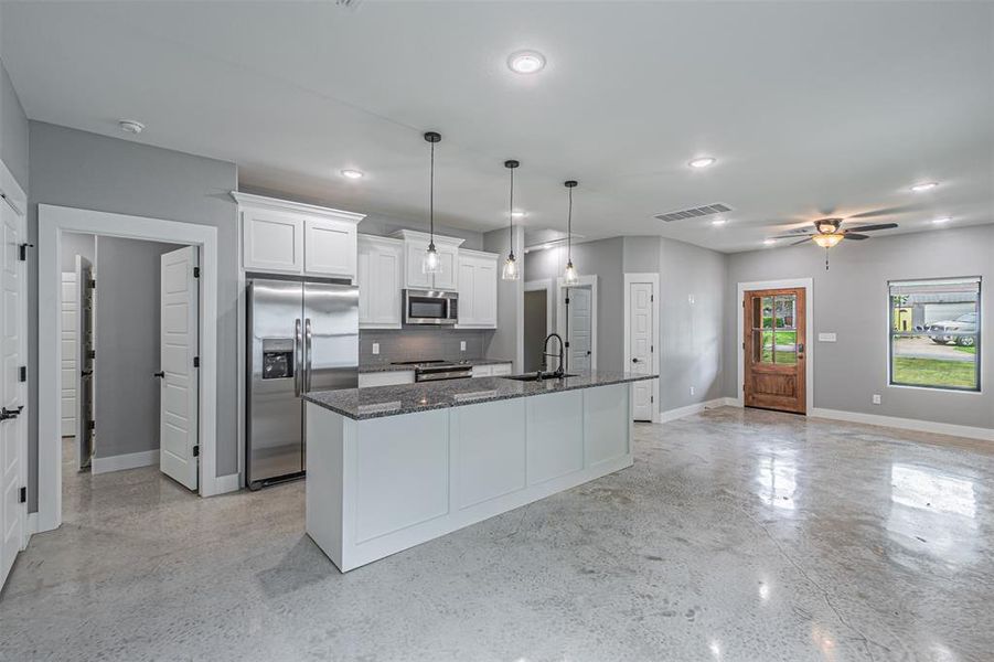 Furnished interior view inside a new home in , Denison (Image 6).