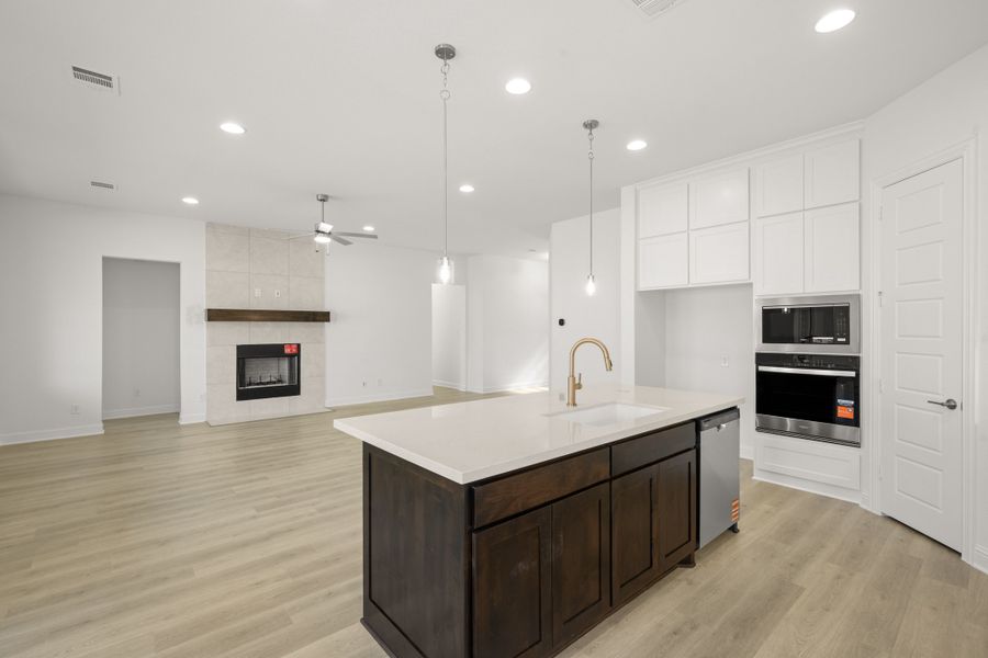 Furnished interior view inside a new home in Ridgepoint, Midlothian (Image 10).