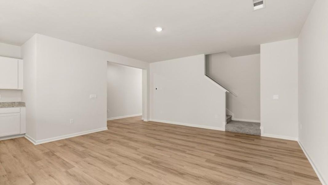 Spacious, unfurnished interior of a new home in Rolling Meadows, Jasper (Image 17).