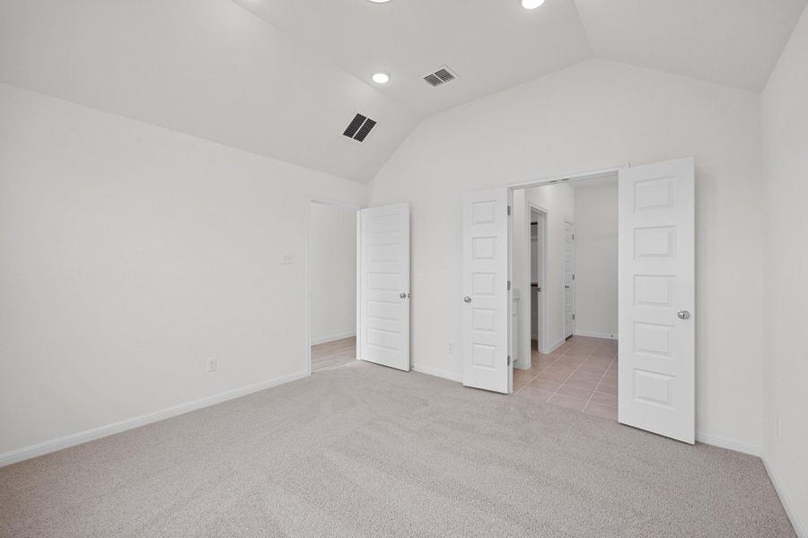 Spacious, unfurnished interior of a new home in Trinity Ranch, Elgin (Image 22).