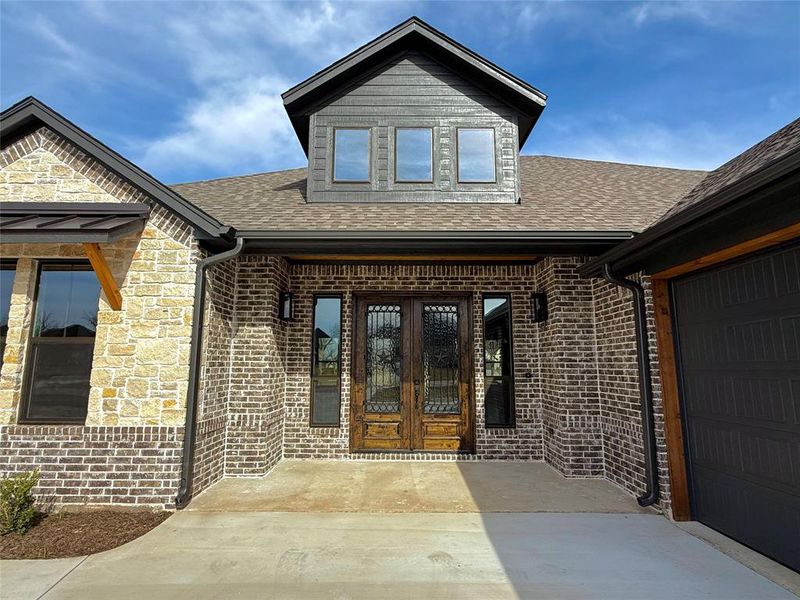 Exterior details and patio area of a home in , Granbury (Image 4).