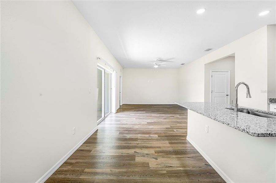 Spacious, unfurnished interior of a new home in , Weeki Wachee (Image 17).