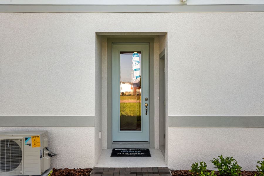 Exterior details and patio area of a home in Shenandoah Reserve, Orlando (Image 33).