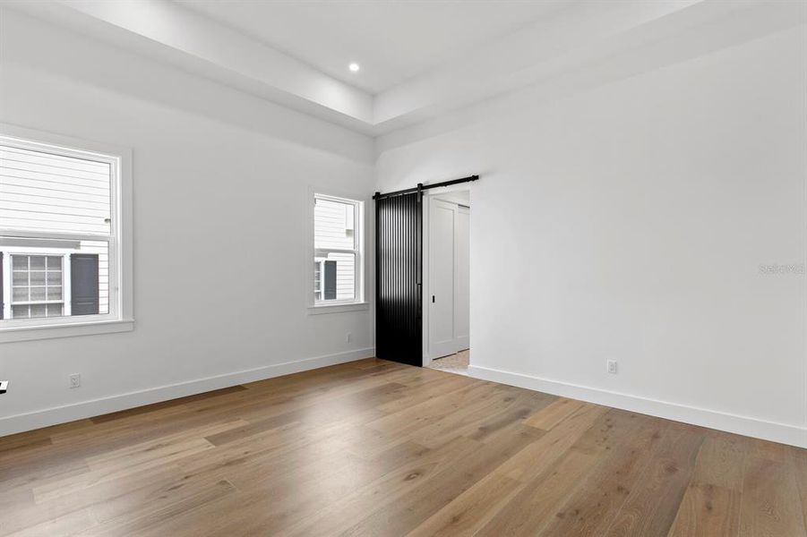 Spacious, unfurnished interior of a new home in , Tampa (Image 86).