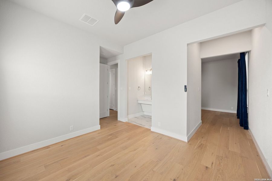 Spacious, unfurnished interior of a new home in Ventana, Bulverde (Image 54).