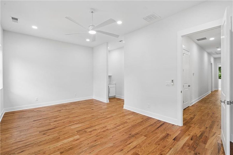 Spacious, unfurnished interior of a new home in , Atlanta (Image 23). Spacious, unfurnished interior of a new home in , Atlanta (Image 23).